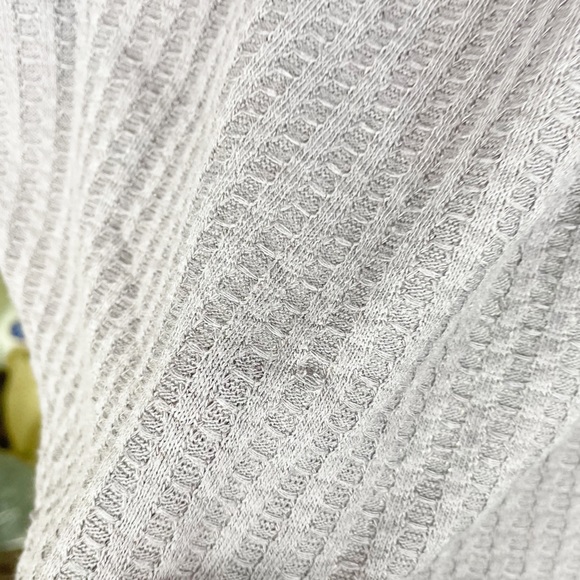 Chaser Lilac Purple Waffle Knit Thermal Button Cuff Long Sleeve Top Size Small - Picture 8 of 8